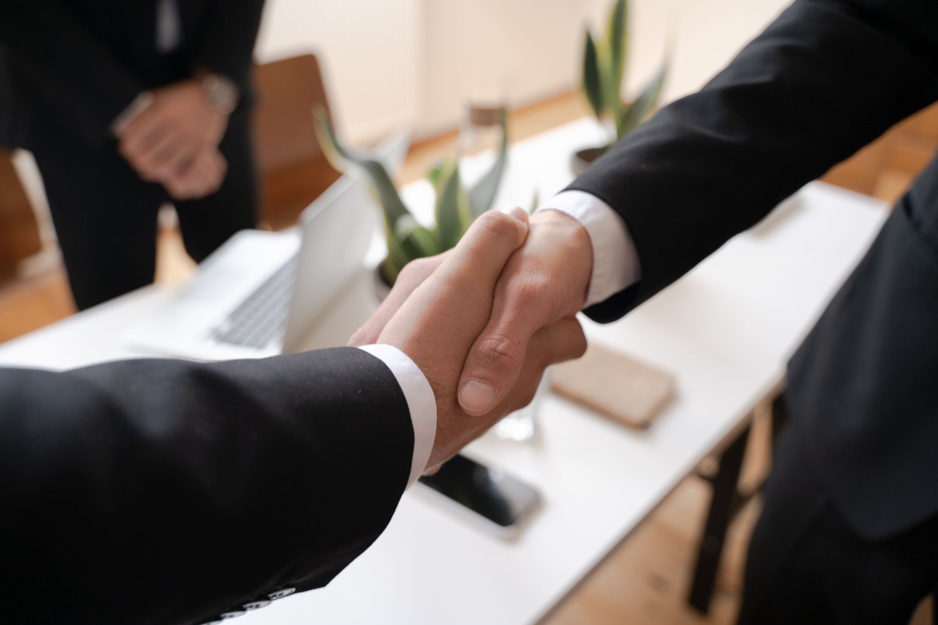 西方B2B采购决策流程:中国企业如何影响企业买家